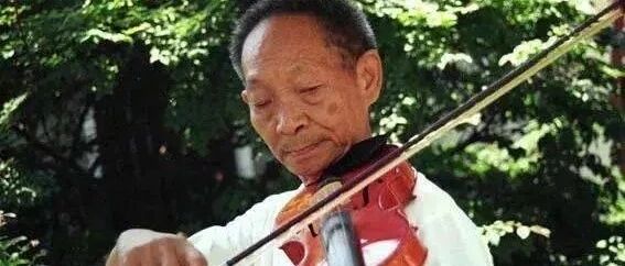 送别！袁隆平院士今日在长沙安葬，现场放着一把小提琴...