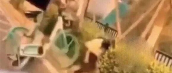 女子因怨恨前夫，3年内多次虐待亲生女儿