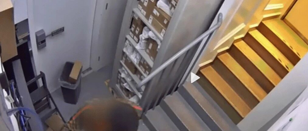 冲上热搜！一Gucci店员用假包调包真货，以低价出售，半年获利近6万元！