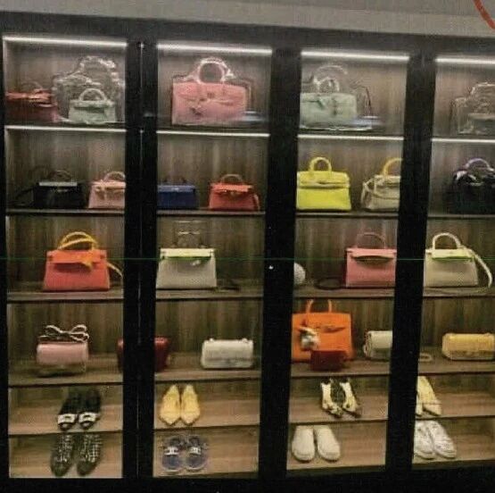 假“名媛”被抓！住千万级豪宅满墙爱马仕包，背后真相太疯狂