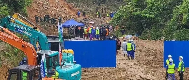 昨晚坠机现场下大雨，第二个黑匣子仍在连夜找