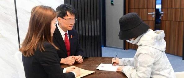 月入五千负债百万，全国首个"破产人"