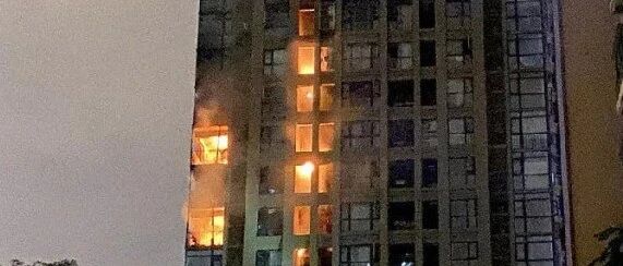 成都高层住宅楼深夜起火：前夫纵火跳楼身亡、烧死前妻