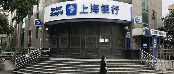 客户嫌银行服务差怒取500万现金，点钞就花了2小时，双方回应