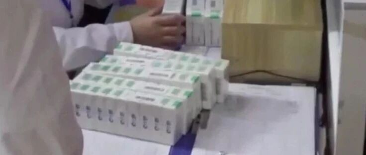 用生理盐水假冒新冠疫苗，80多人被抓！