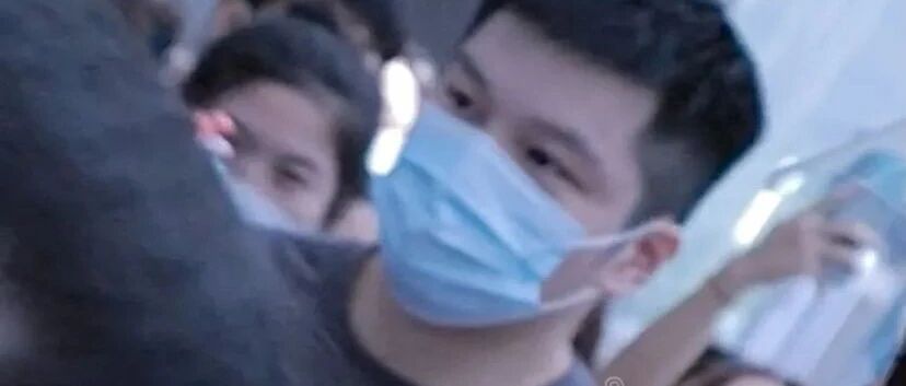 “饭圈”入侵体育界？大批粉丝送机引发混乱，樊振东恳请球迷...