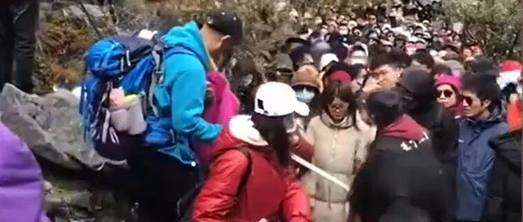 稻城亚丁游客半路被限流劝返？景区：发过公告！