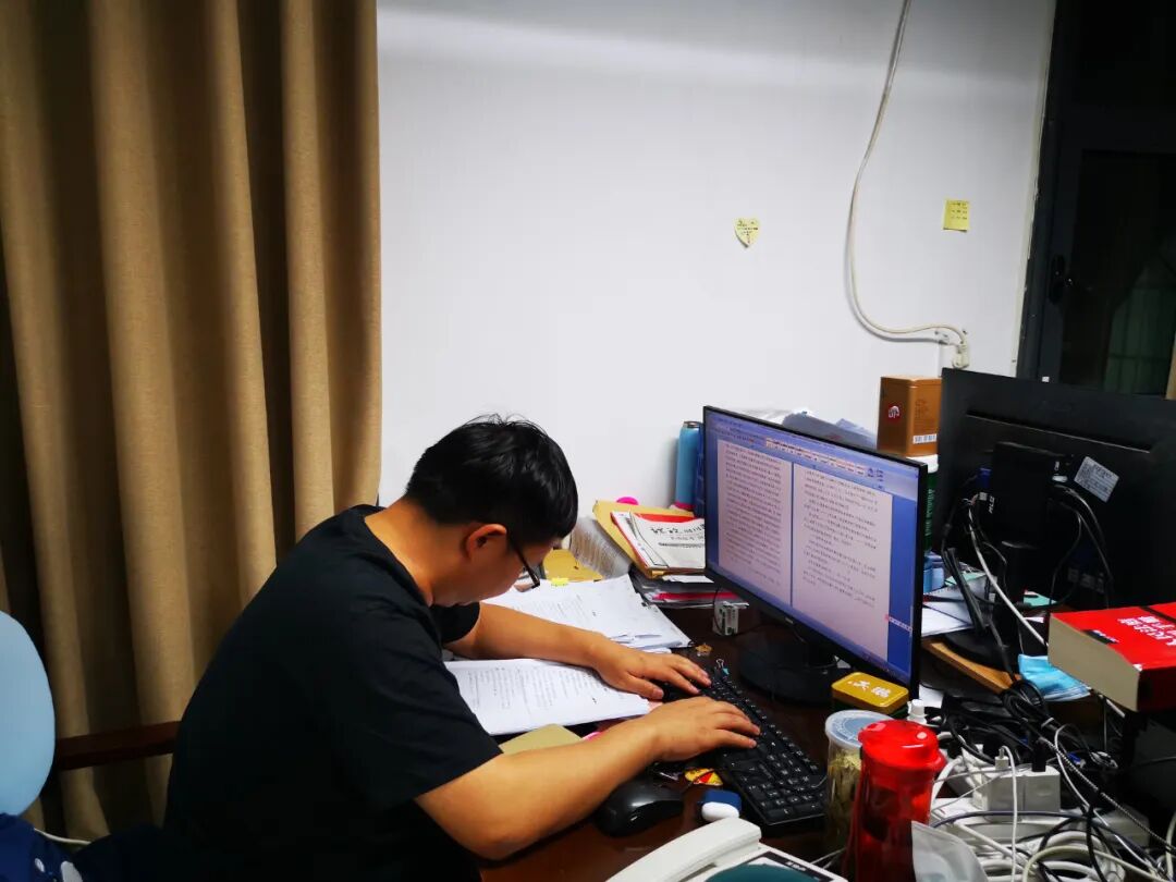 能力作风建设年致敬加班奋斗的我们