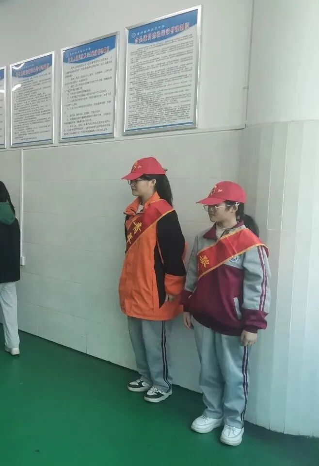 养成爱粮节粮习惯,黎平县第二中学团委组织开展了"光盘行动"志愿活动
