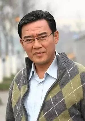 把初恋献给黑人,李立群34岁女儿李元元,至今未婚成父亲烦恼!