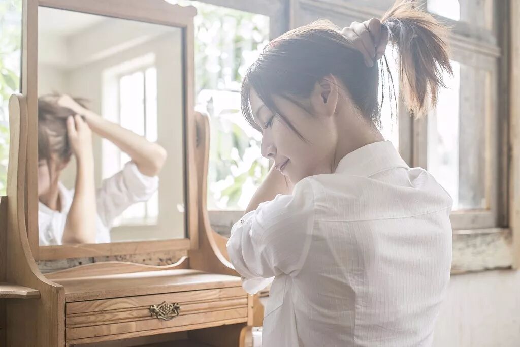 掉头发、头发变白是怎么回事？