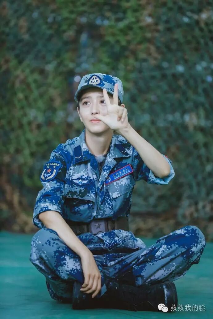 而后几集的《真男2》中,渐渐适应军训生活的佟丽娅更是状况越来越好