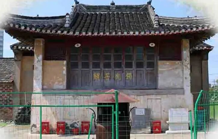 玄坛庙，位于滨江镇长沟村，始建年代无考，原寺庙规模较大，据《光绪泰