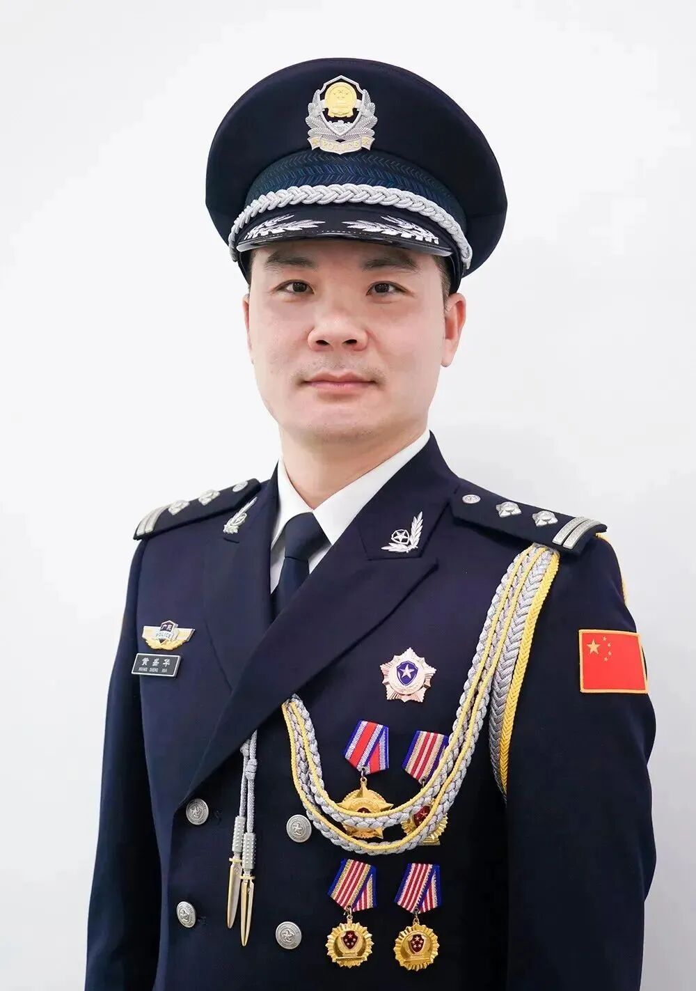 喜报国字号荣誉广宁公安民警黄盛华获评全国优秀人民警察