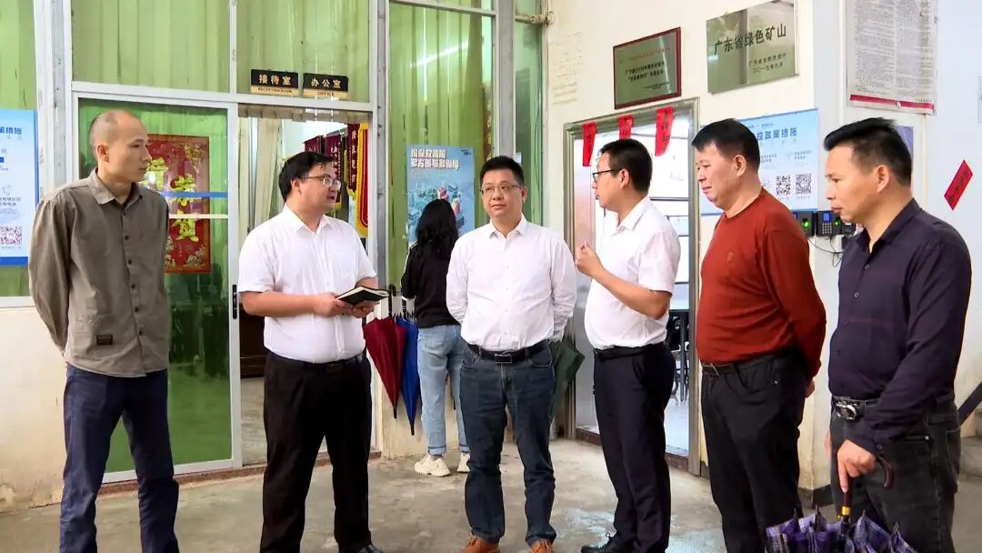 您现在的位置:>首页>新闻中心>广宁要闻>陈超常先后来到潭布镇满塘