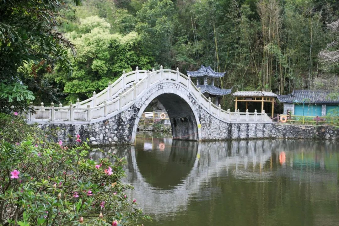 1寶錠山風景區3月3日廣寧寶錠山風景區舉行了國家級aaa旅遊景區授牌