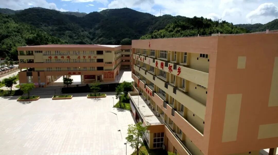 城东学校初中部的神秘面纱逐渐揭开现场实探提前拉满你的期待值