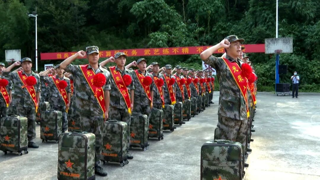 广宁应征入伍新兵奔赴绿色军营