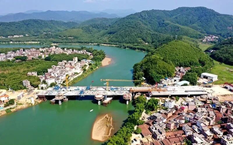 广宁文旅桥主桥全线合龙