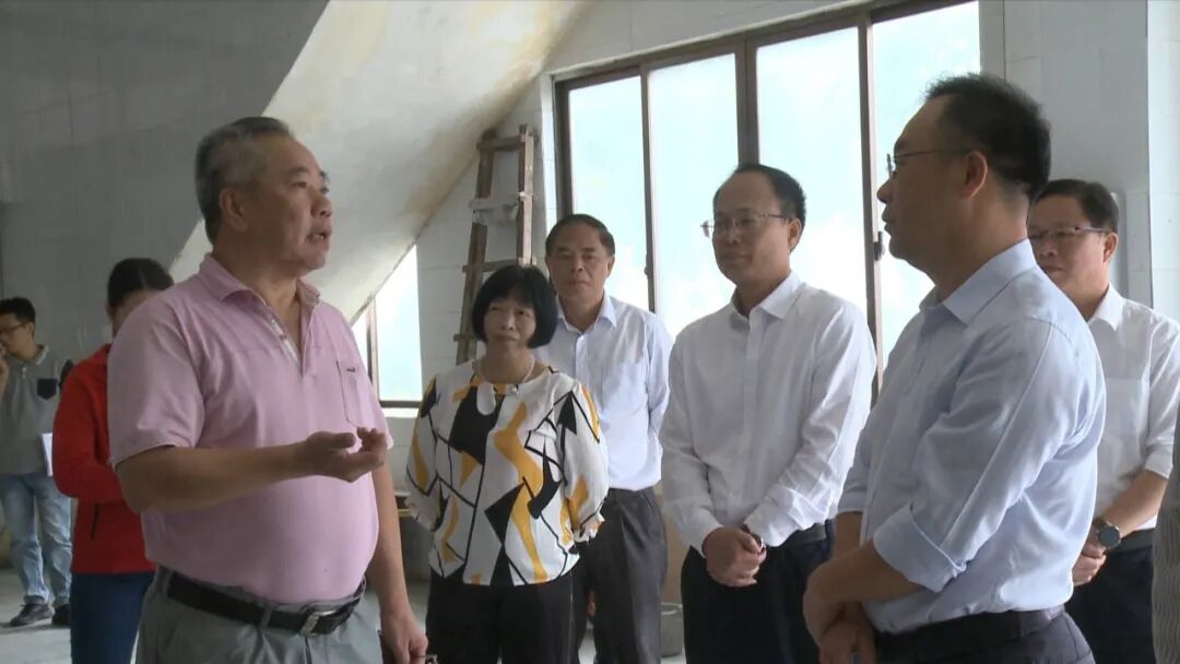 市委常委,政法委书记王哲和县长姚灵炎,副县长杨洪章来到广宁县霞光
