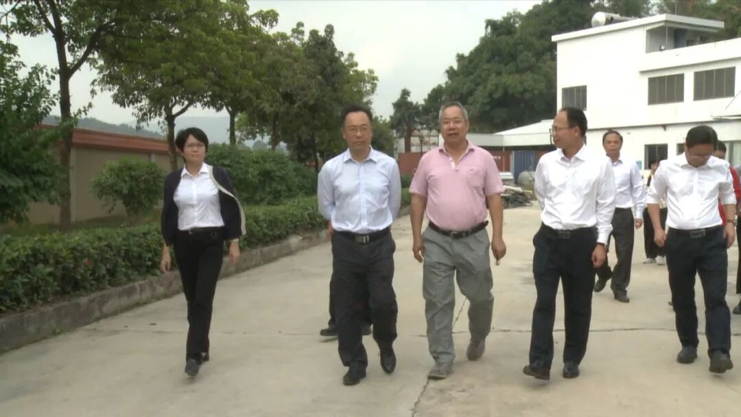市委常委,政法委书记王哲和县长姚灵炎,副县长杨洪章来到广宁县霞光