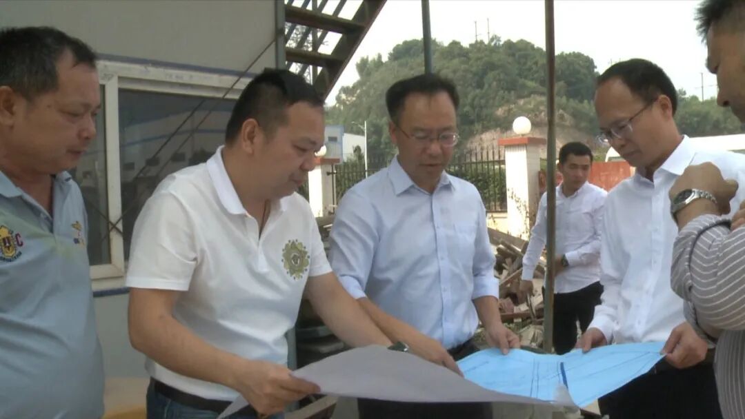 市委常委,政法委书记王哲和县长姚灵炎,副县长杨洪章来到广宁县霞光