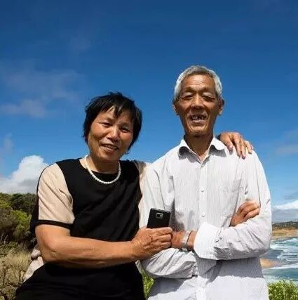 北大高材生将70岁患癌父亲骗到国外，从4千米高空跃下，结局出乎所有人意料......