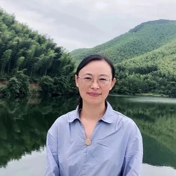 【青春语文•葛小霞专栏】紫色：生命流转与文化审美——《紫藤萝瀑布》解读