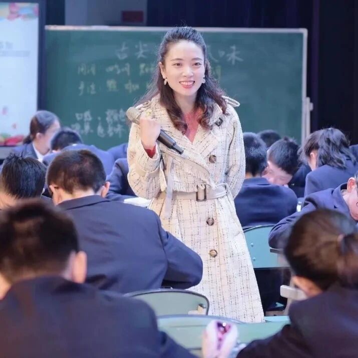 【青春语文•杨静专栏】“读懂母亲的心”主题写作教学