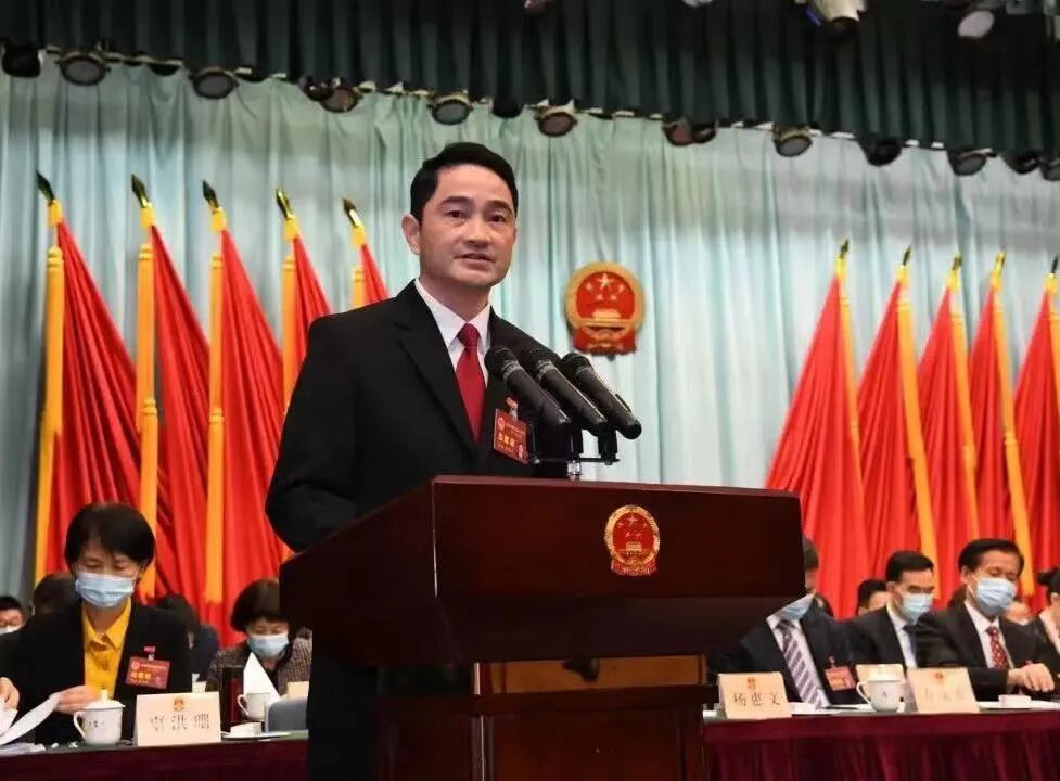 龙湖区第七届人民代表大会第二次会议隆重开幕