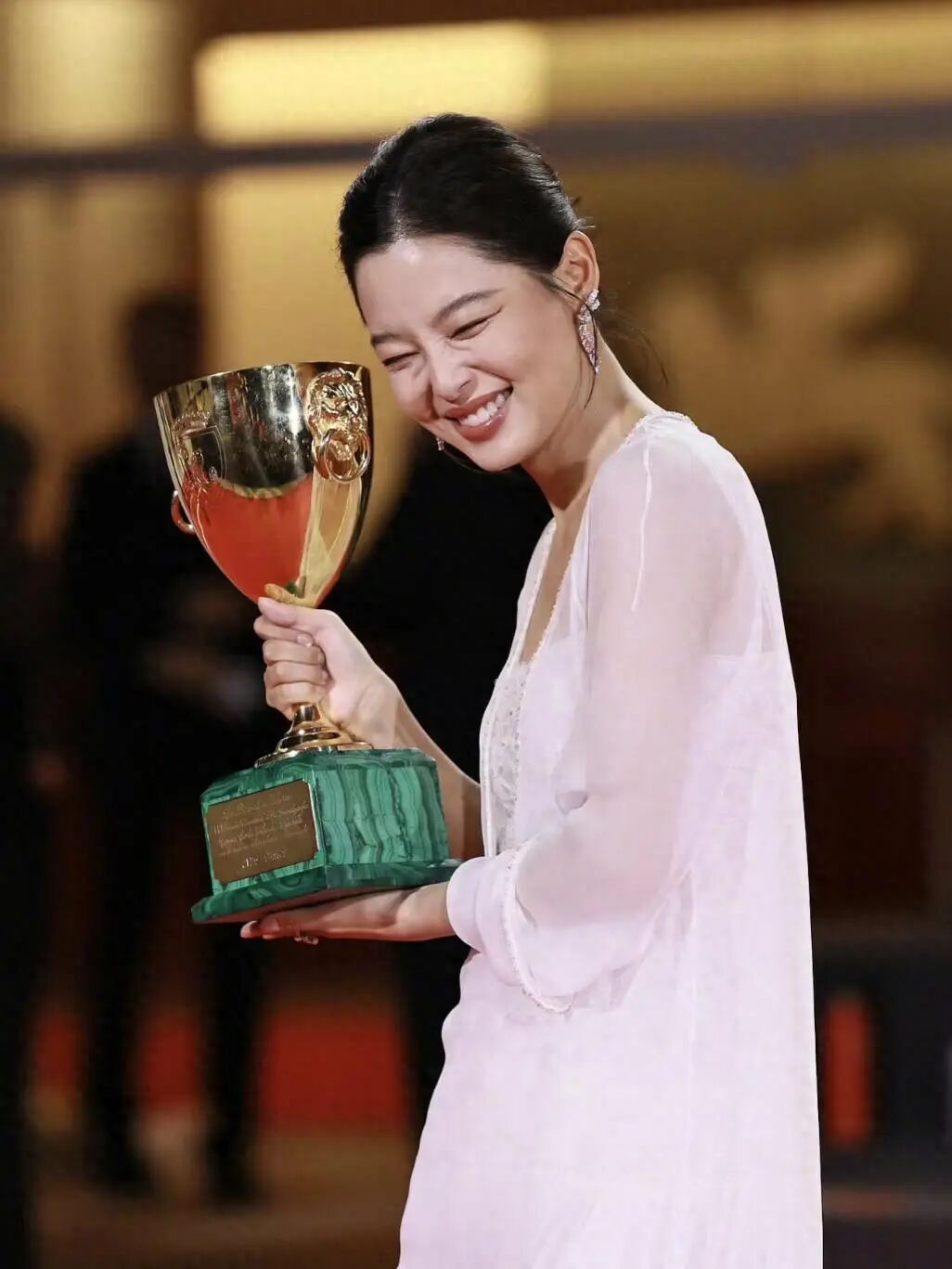 9年前辛芷蕾咬的是别人的奖杯