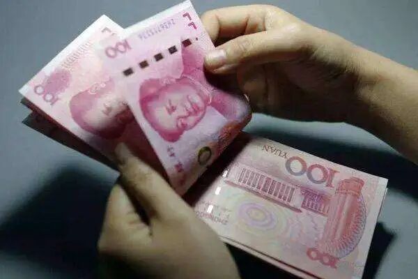 梦境中的慷慨，解析梦到给了别人10块钱的深层含义