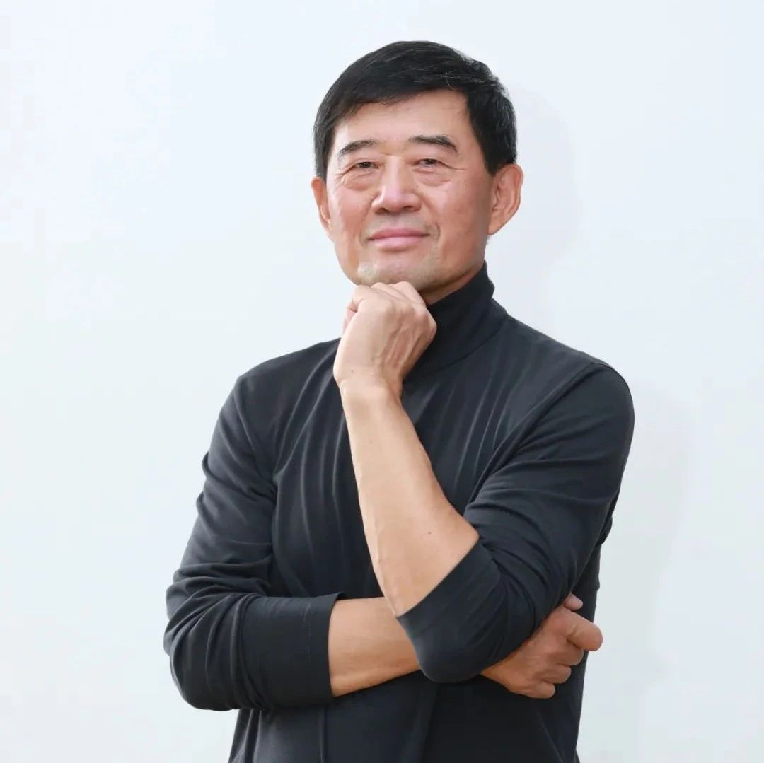 他选了“三桶油+一个电网”的万亿赛道，迎战巨头宁德时代
