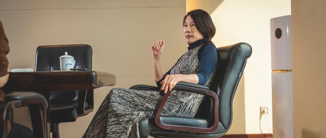 独家对话董明珠：股价，高瓴，奥克斯，离开的高管和新来的孟羽童，她逐一评价