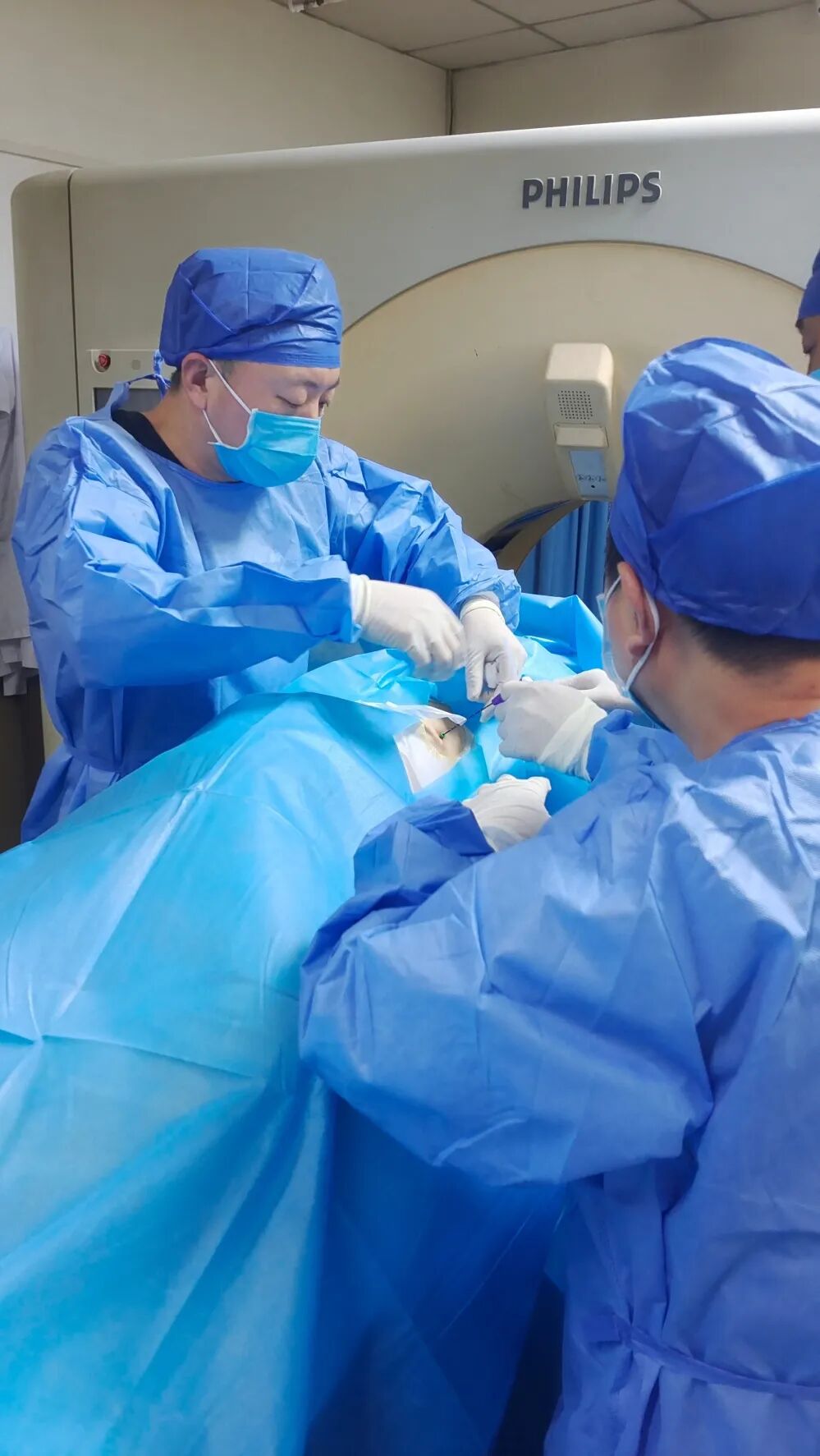 微波针是什么我院呼吸一科又添一神兵利器——以针代刀微波消融治疗肺结节_https://www.jmylbn.com_新闻资讯_第7张