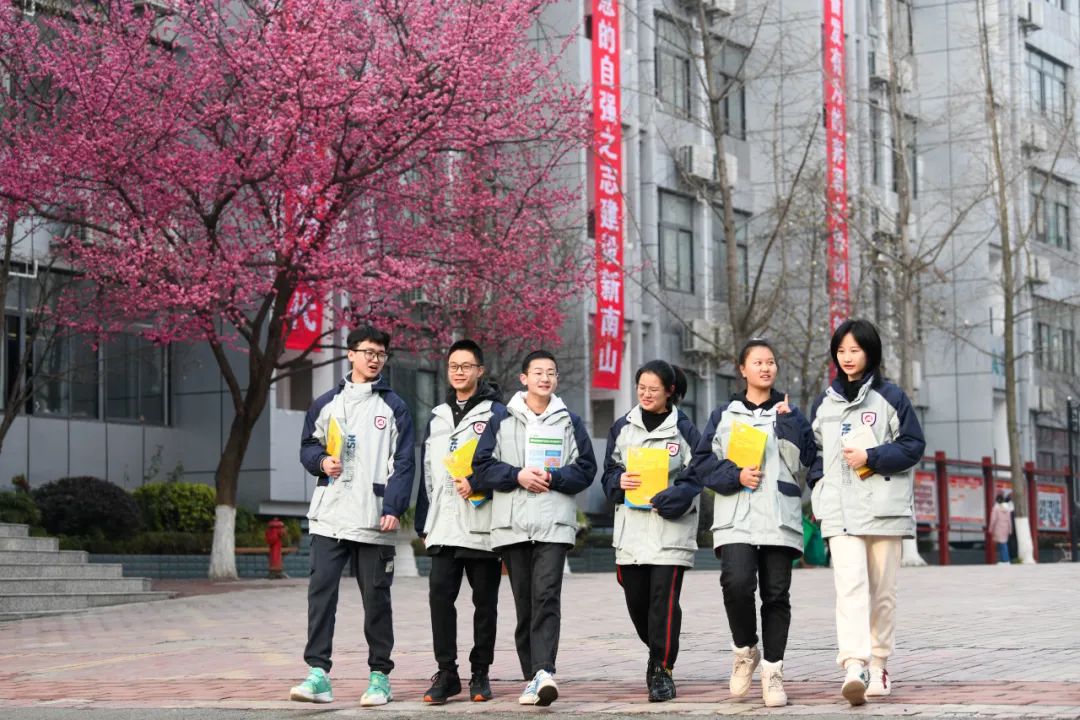 绵阳南山中学被授予绵阳市普通高中拔尖创新人才早期培养基地学校