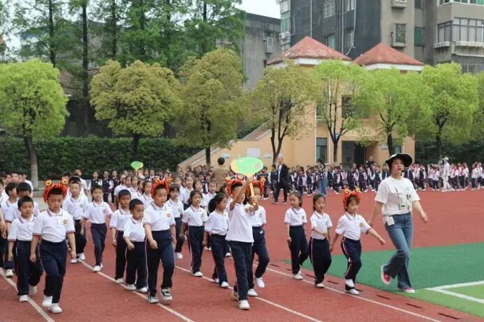 县斗湖堤小学举行春季运动会_云上公安
