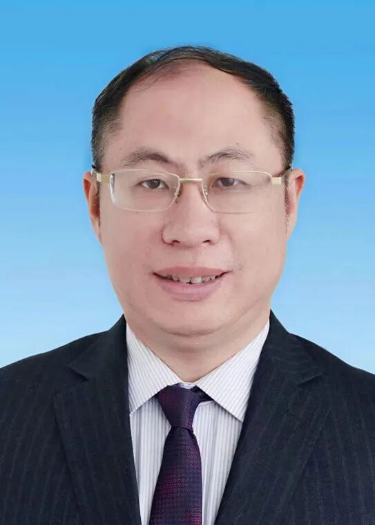 曾任福建团省委常委,办公室主任,福州市晋安区委常委,宣传部部长,福州