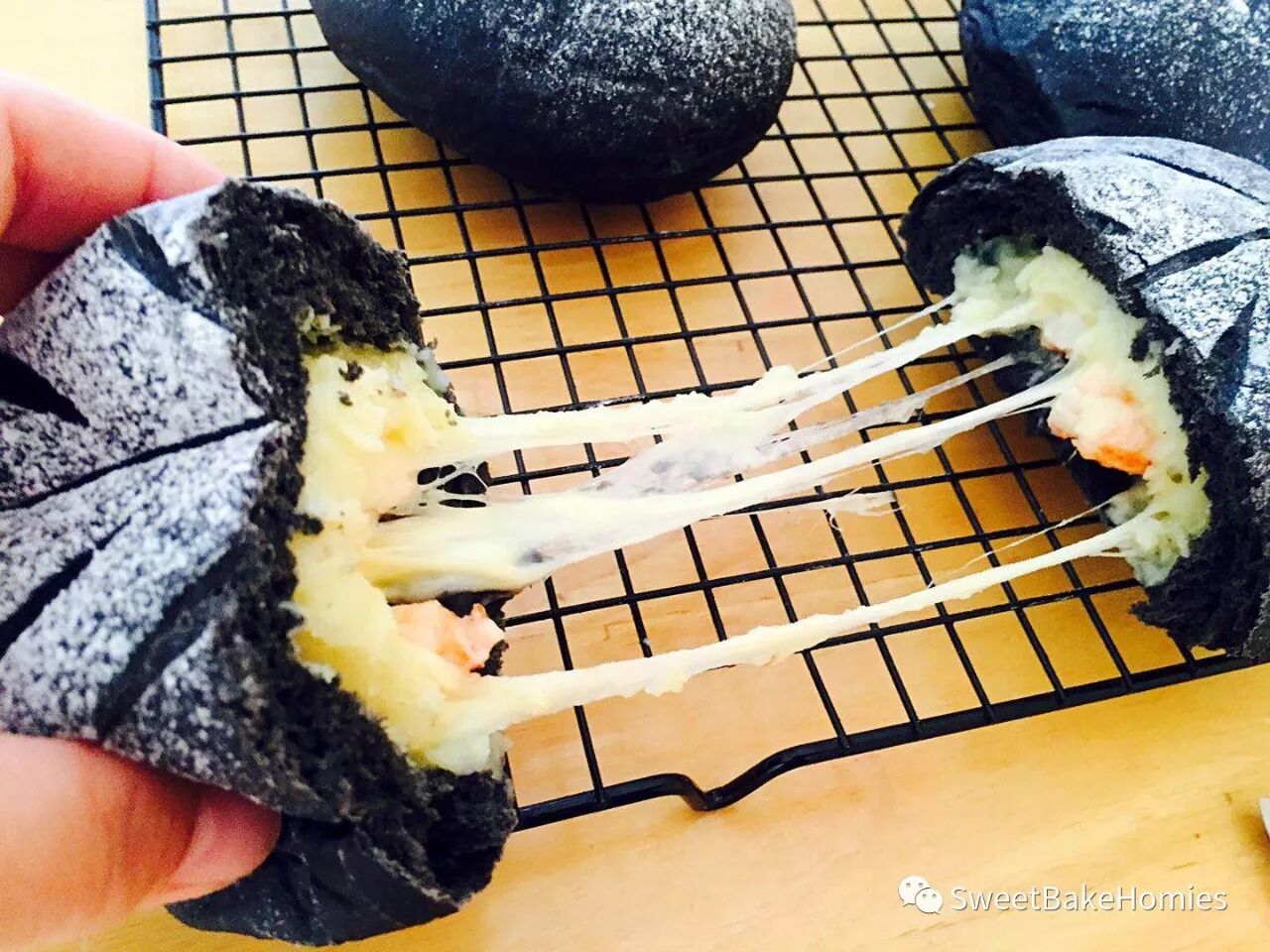 黑面包!墨鱼包!