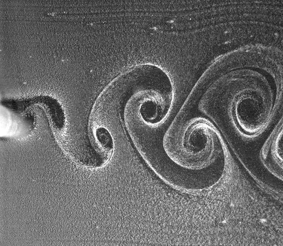 共振、涡振、颤振、抖振、喘振、驰振、涡街都是什么意思？的图5