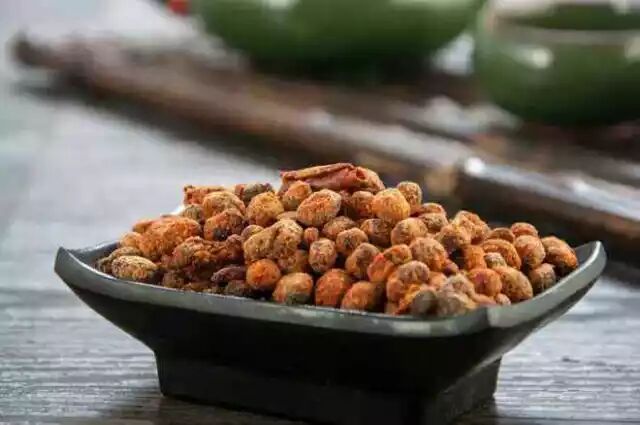 在徐州,有一种醇美挂齿的汤,叫饣它 汤.