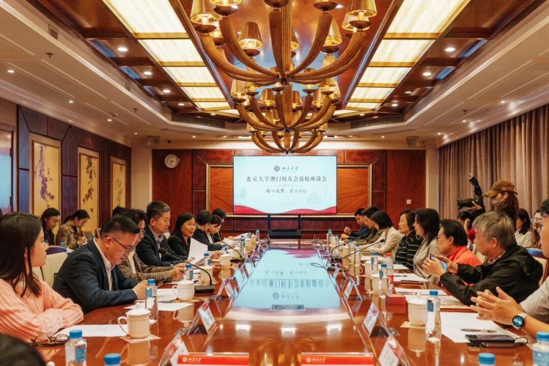 黄喆.jpg