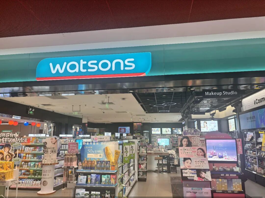 屈臣氏店员黏人推销，买瓶水都被建议办卡！同款产品会员价比其他平台贵20？