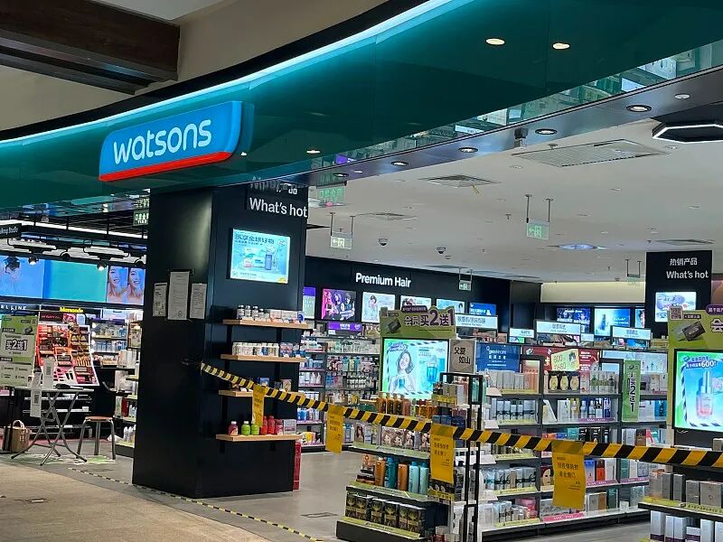 屈臣氏店员黏人推销，买瓶水都被建议办卡！同款产品会员价比其他平台贵20？