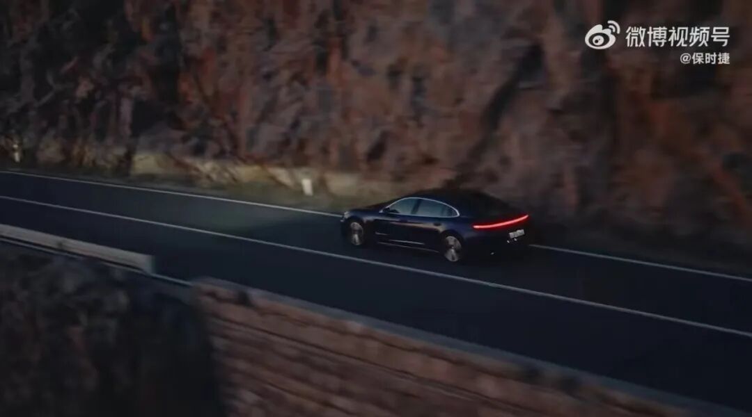 花1.7万元买了“皇帝的车衣”？4S店忘贴车衣，“裸奔”近一年只赔6.8万？女子想退掉保时捷