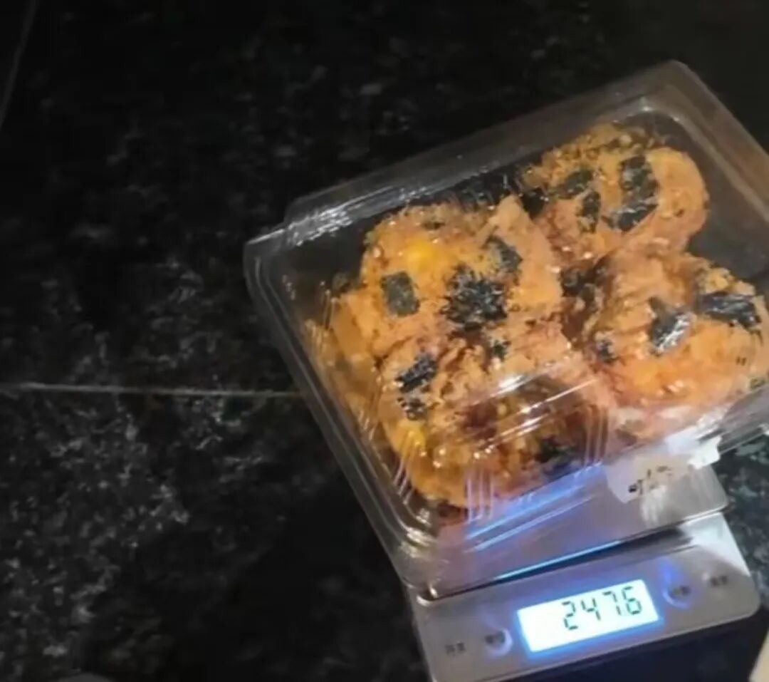 鲍师傅被指“带包装称重价变高”，店铺称变重是冷气吹到秤上