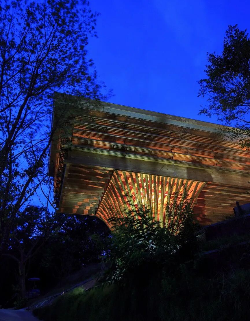 房屋坐落于还是座落于_房屋坐落是什么意思_房屋坐落指的是什么