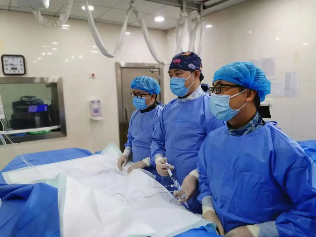 造影导丝是什么再克技术堡垒  巧破闭塞病变——心血管内科应用平行导丝技术救治冠脉慢性完全闭塞患者！_https://www.jmylbn.com_新闻资讯_第6张