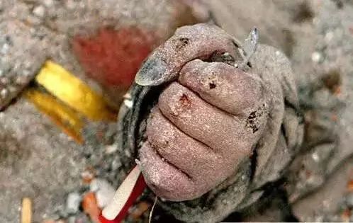 100张记录汶川地震的照片,看完已泪流满面