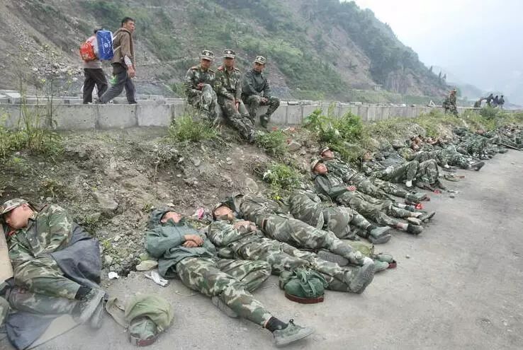 100张记录汶川地震的照片,看完已泪流满面